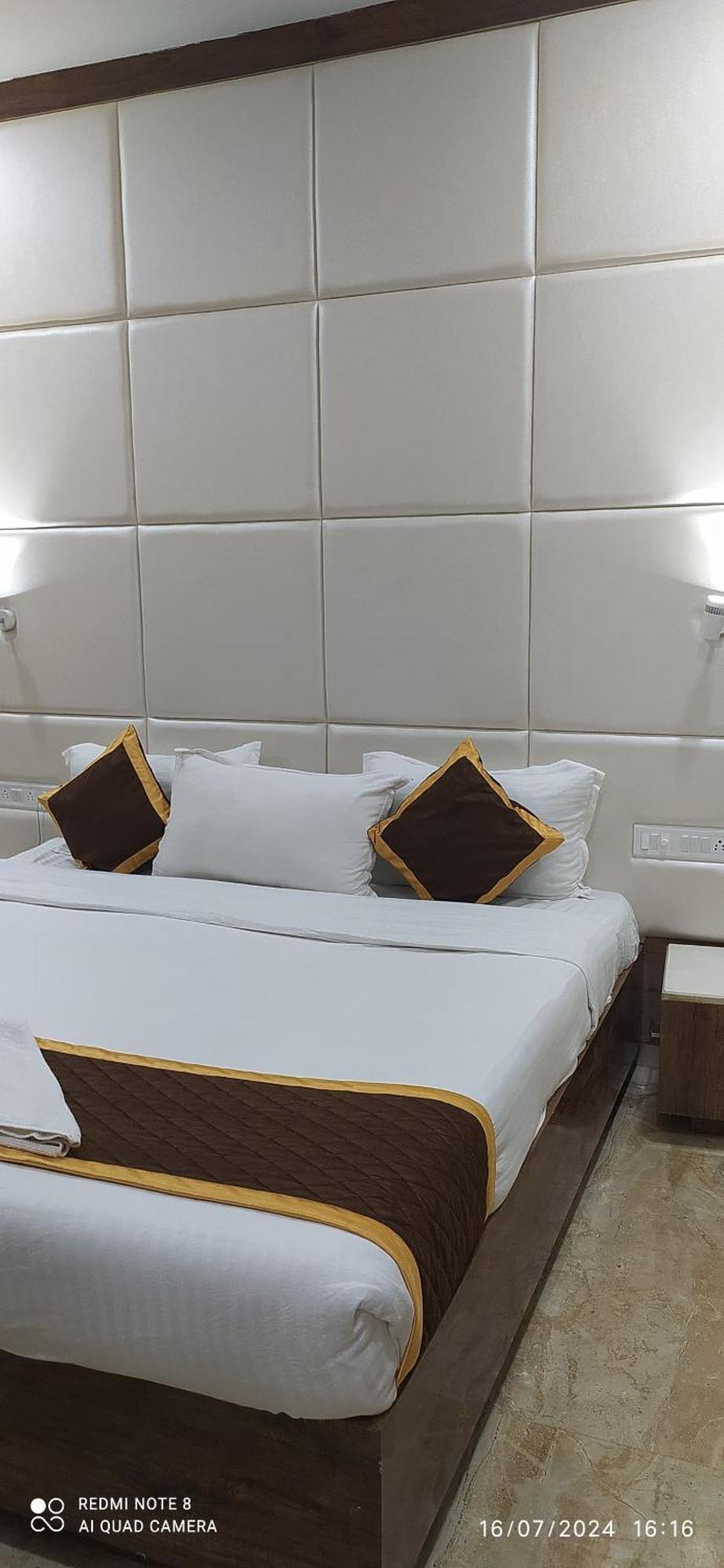 Grace Residency Chennai Airport Hotel Bagian luar foto